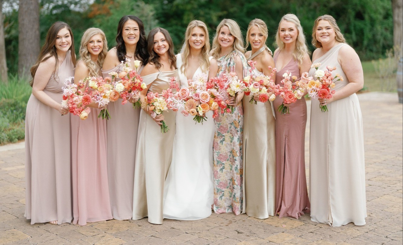 Peach Fuzz Perfection: Infusing Texas Weddings with Pantone's Color of the Year