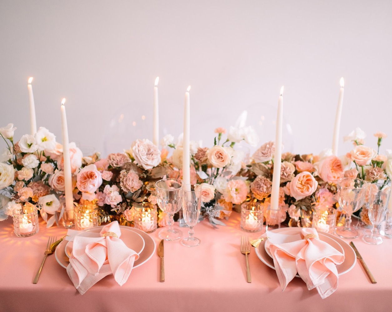 Peach Fuzz Perfection: Infusing Texas Weddings with Pantone's Color of the Year